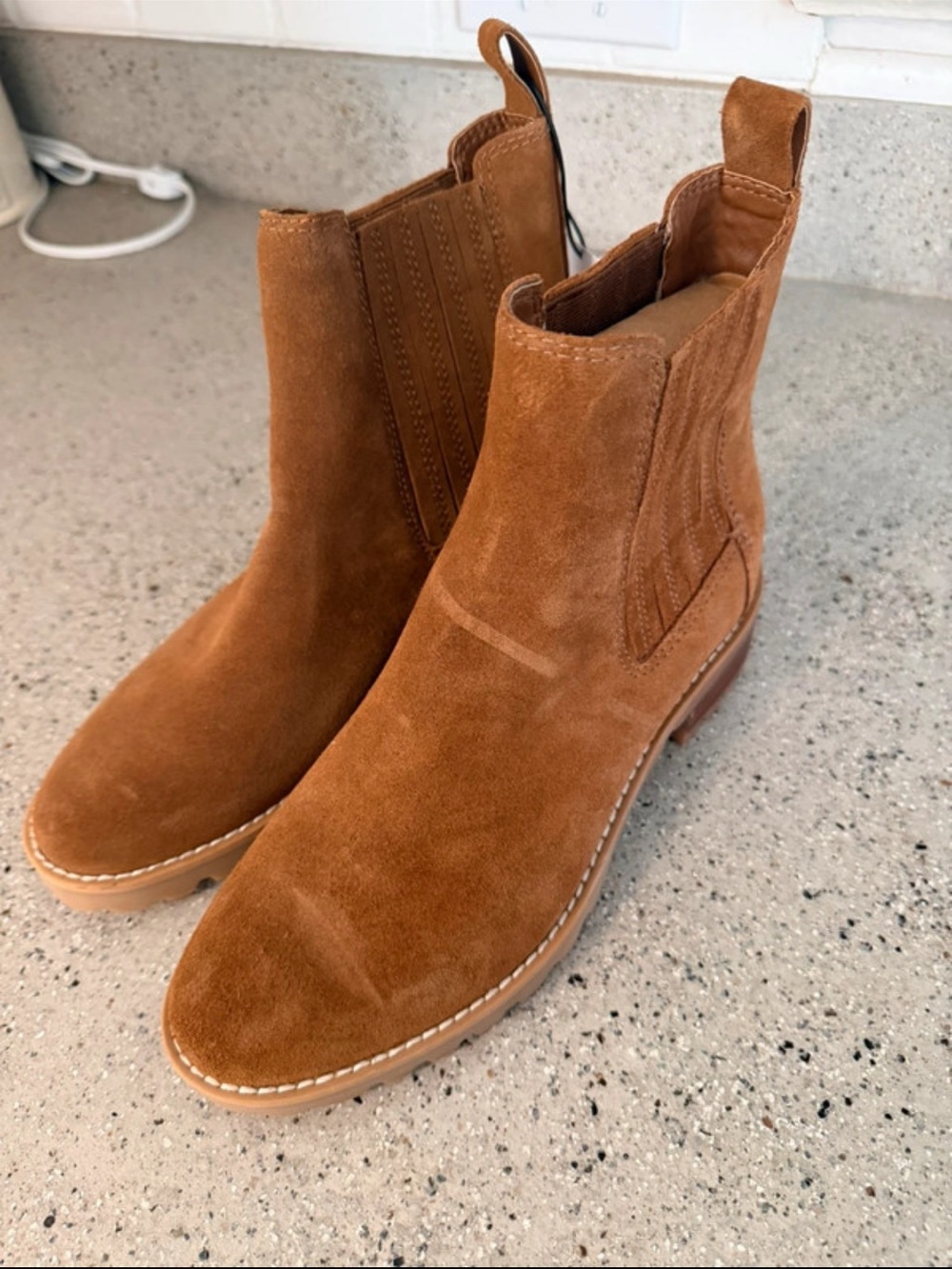 Women’s Suede Chelsea Boots - Tan